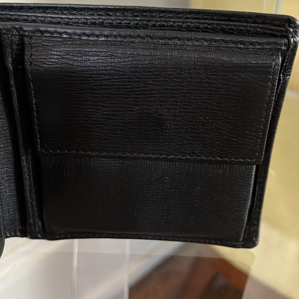 Mens Gucci bifold black leather wallet with a silver tone interlocking G Motif - Picture 5 of 7